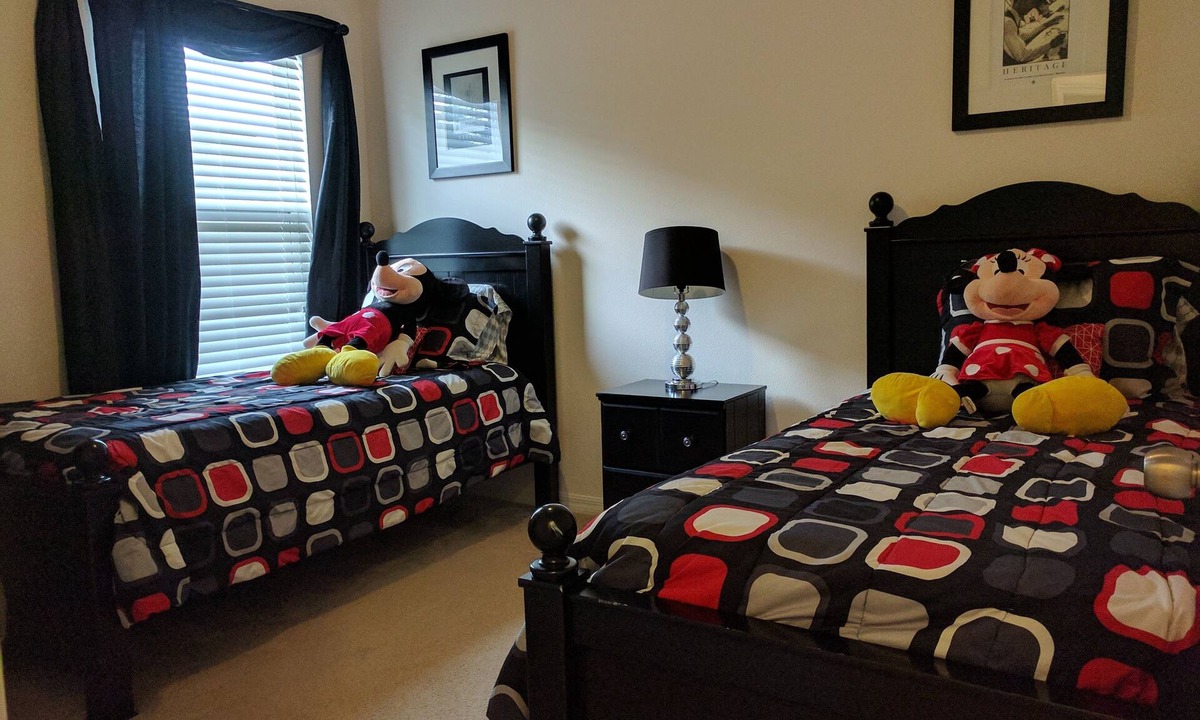 Calabria Villa | Luxury Villa Near Orlando's Attractions - Tranquil & Modern