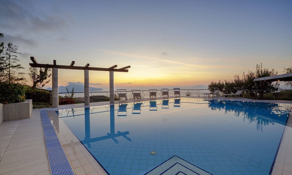 Schiazzano Villa | Luxury villa with marvellous terrace overlooking the sea
