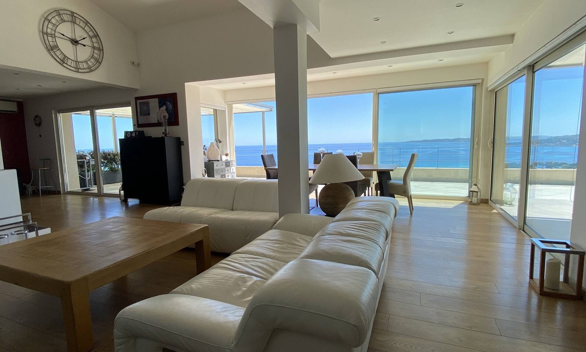 Plage de la Garonnette Villa | Magnificent contemporary villa with superb sea view classified 5*.