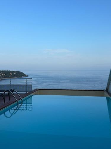 Roquebrune-Cap-Martin Apartment | Maison Azurea