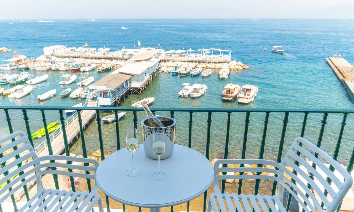Sorrento Historic Centre Apartment | Maison Marika - Sea View, a Few Steps Away from the Beach