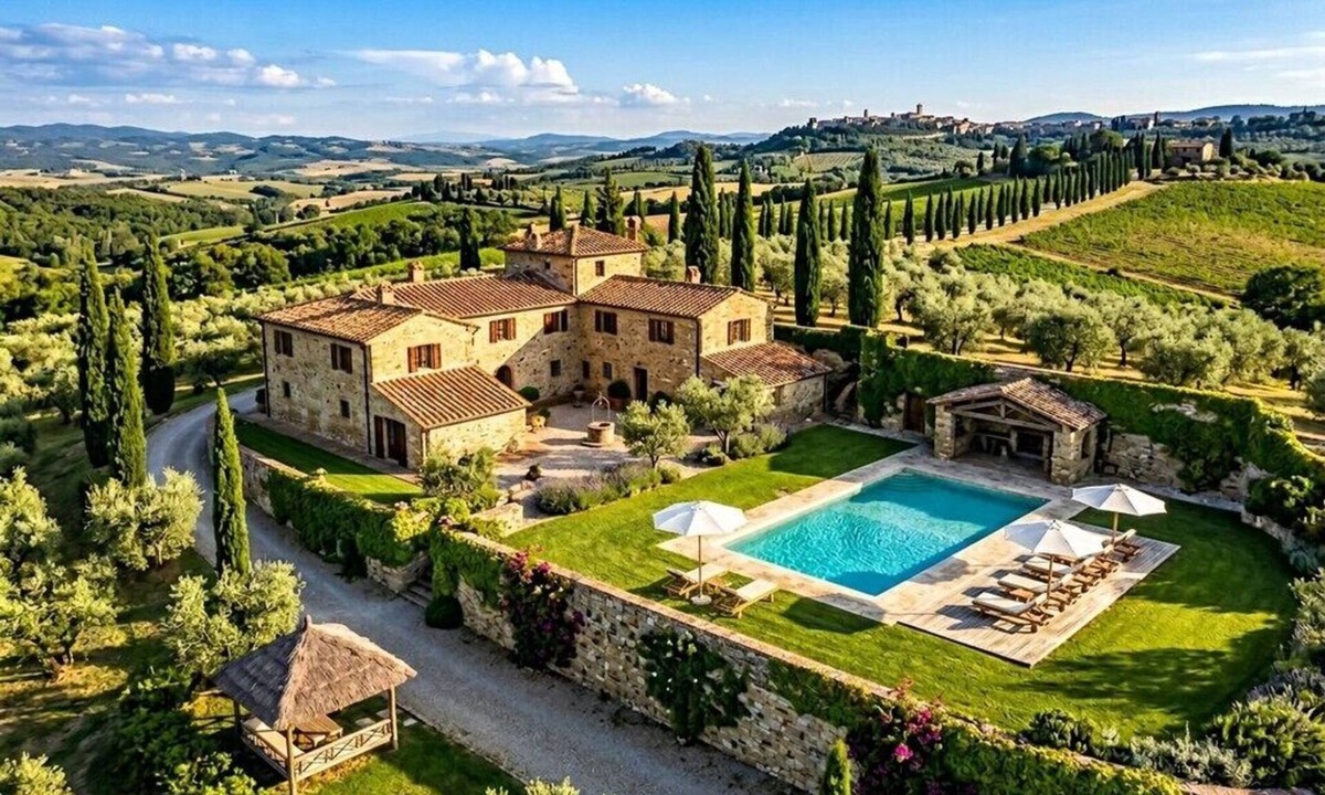 Poggi del Sasso House | Majestic Castle & Vineyard Amidst Rolling Tuscan Hills