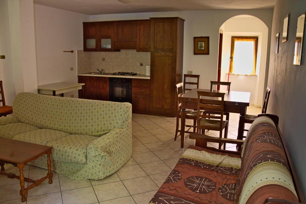 Monte Vidon Combatte Apartment | Marche holiday home