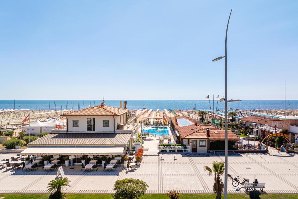Lido di Camaiore Apartment | Marea Beachfront - Family Retreat - Exclusive Beach Stay
