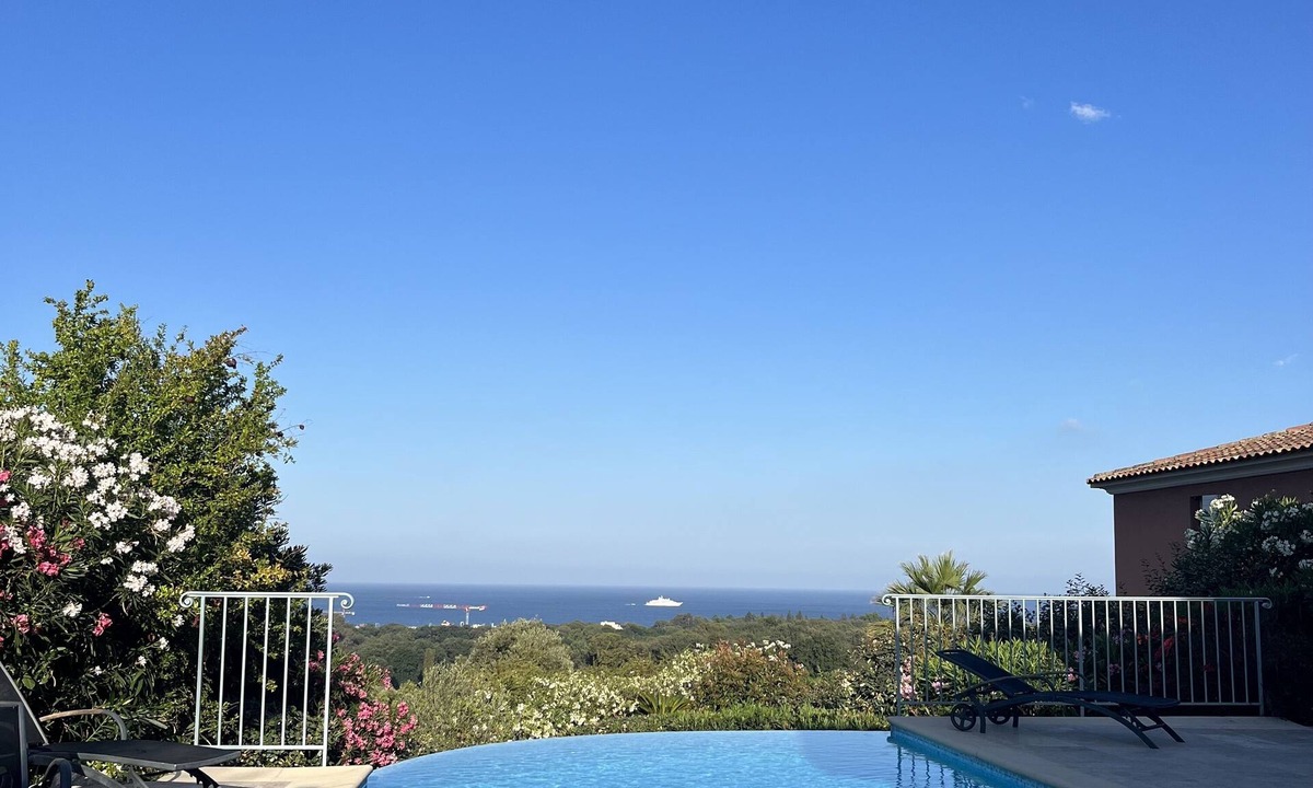Villeneuve-Loubet Villa | Med View Villa : beautiful infinity pool and spectacular sea views