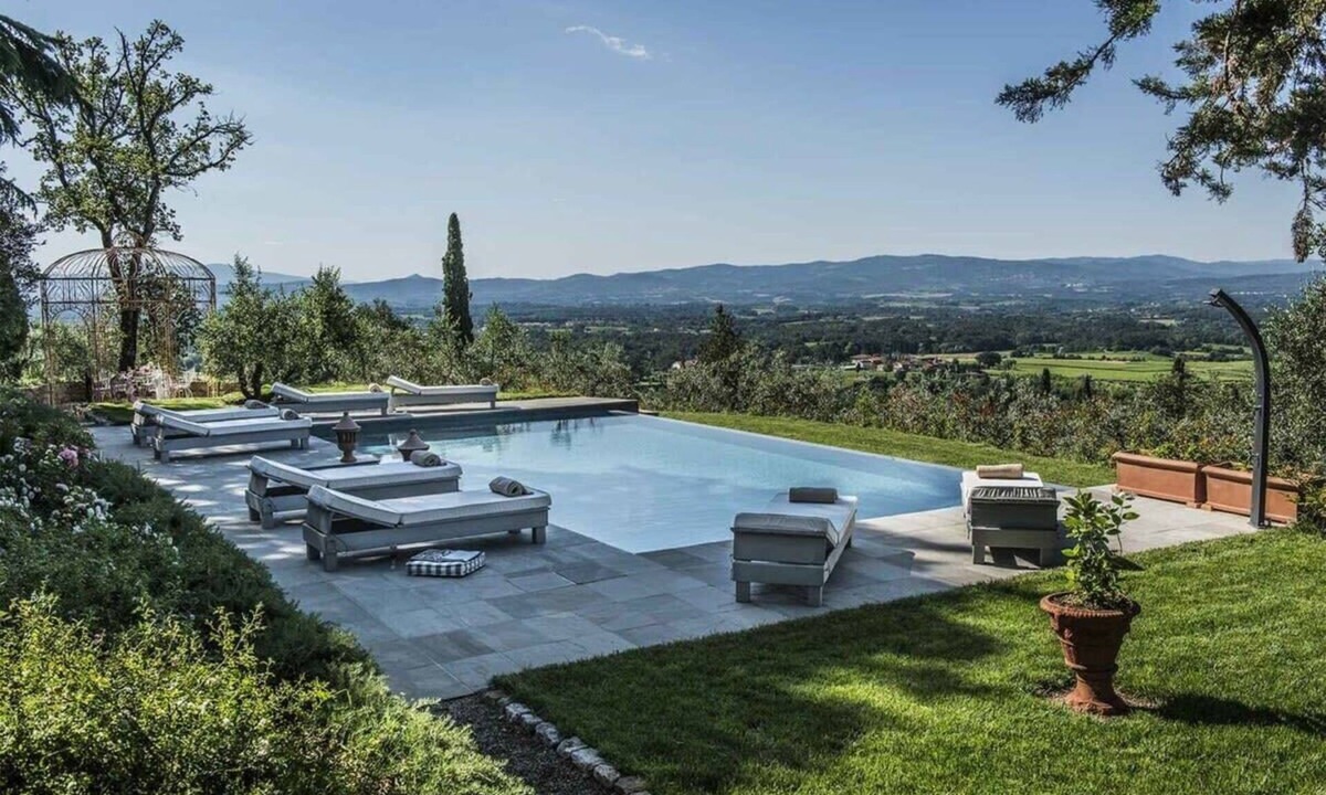 Loro Ciuffenna Villa | Mesmerizing Villa With Charming And Authentic View