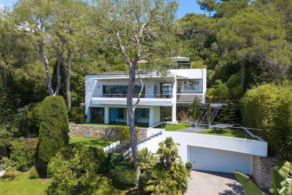 Cap-Ferrat Villa | Modern 5 Bedrooms Villa on the sea