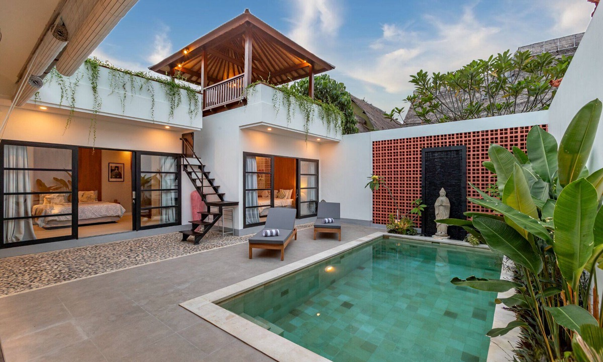 Dewi Sri Villa | Modern Clean 2BR Seminyak Pvt. Pool + Rooftop