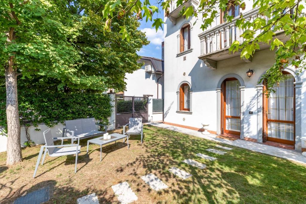 Vicenza Apartment | Modern Design in Liberty Villa with Private Garden