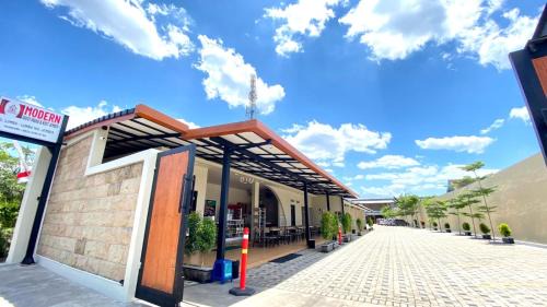 Jember House | Modern Guest House by Calli Rooms