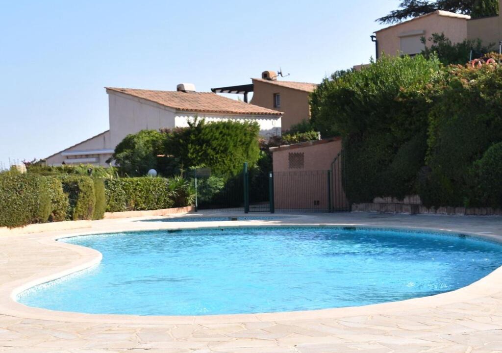 Theoule-sur-Mer House | Modern Holiday Home in Th oule sur Mer With Swimming Pool
