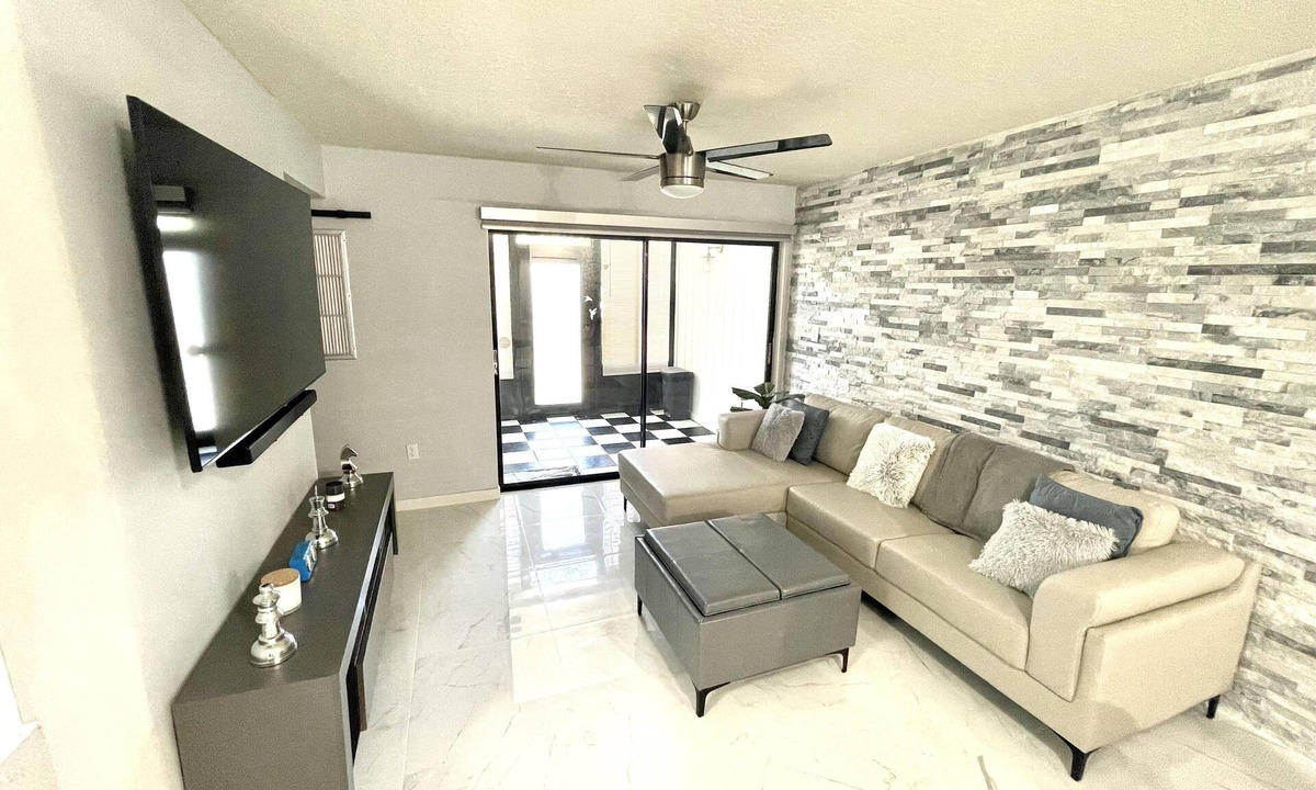 Ventura Condo | Modern Resort-Style Stay