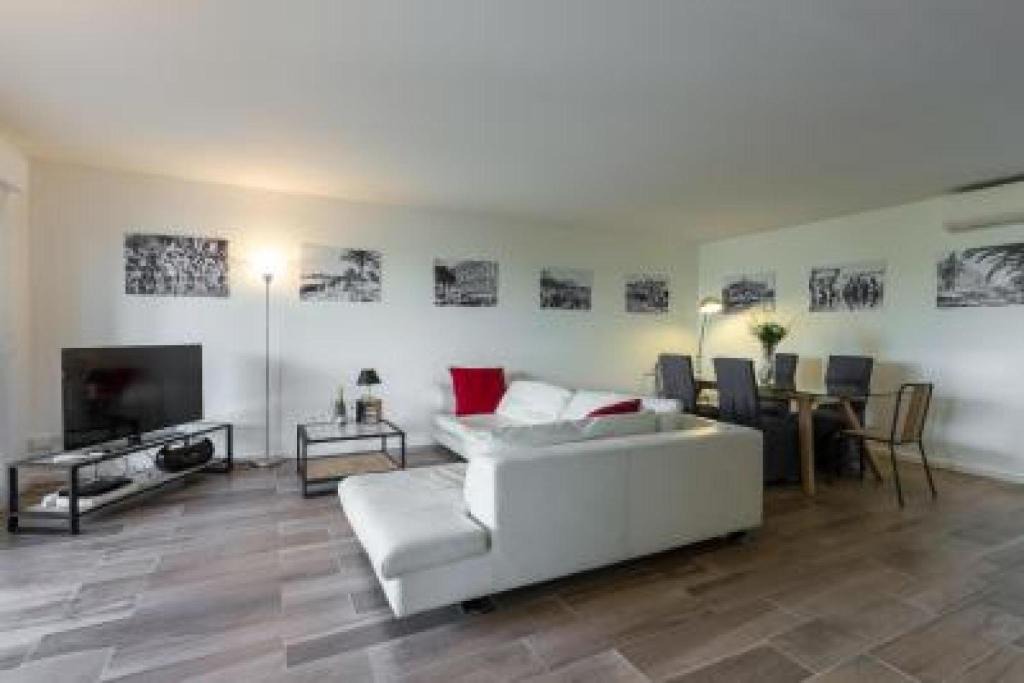 Riou - Petit Juas - Av de Grasse Apartment | Modern spacious 3 Bed 2 Bath Apt in quiet residential area of Cannes walking distance to Croisette 1769