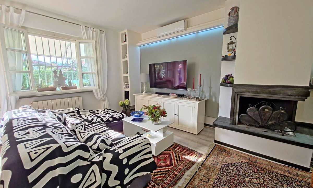 Cinquale Apartment | Modern Villa Cinquale: 3BR, AC, Garden & Bikes