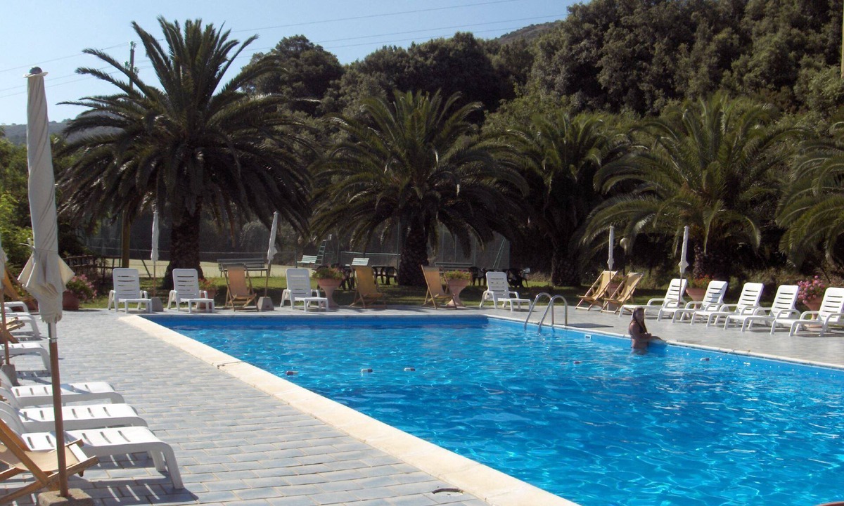 Capoliveri Apartment | Monolocale in complesso condominiale con uso di piscina.
