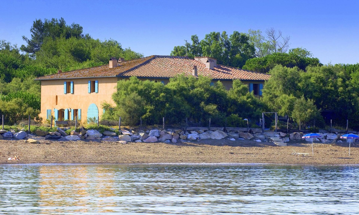 Piombino House | Much loved seaside rental home for 8/10 in stunning unspoilt Tuscany.