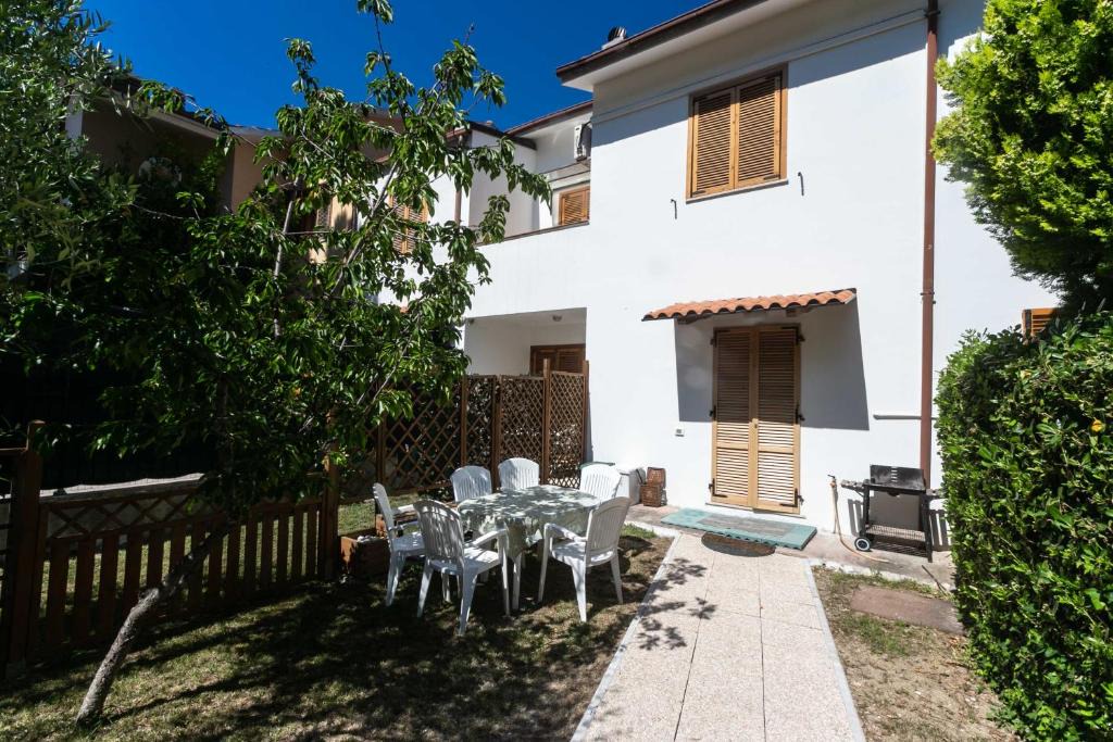 Numana Apartment | N039 - Numana, villa con giardino a due passi dal mare