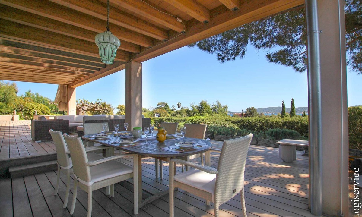 Sainte-Maxime - Saint-Tropez House | Near the beach, villa 8 persons with a pool and air-conditioned bedrooms.