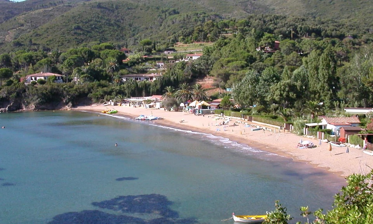 Naregno Apartment | Near the bellisima Straccoligno beach cared apartment.