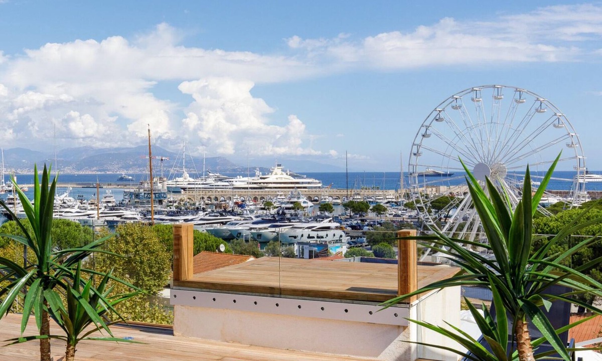 Antibes City Centre Apartment | New Luxury 3BR Full seaview rooftop jaccuzi, AC/6