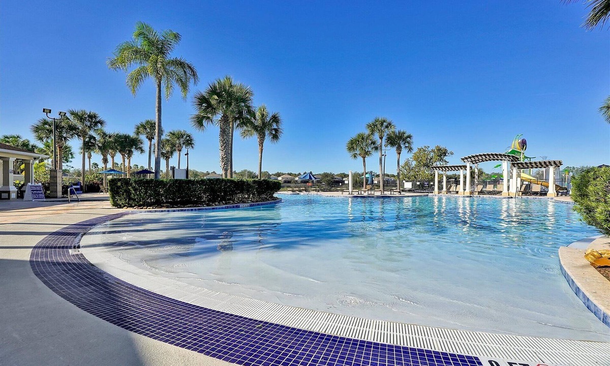 Windsor Hills Condo | 🏝New Water Park! Huge Pool, 5 Minutes to Disney World!🏝