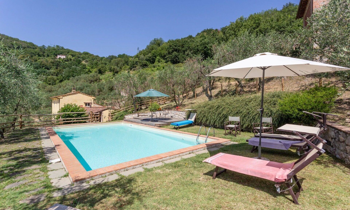 Gugliano Villa | Nice apartment in villa for 4 guests with WIFI, pool, TV, patio and pets allowed, close to Lucca