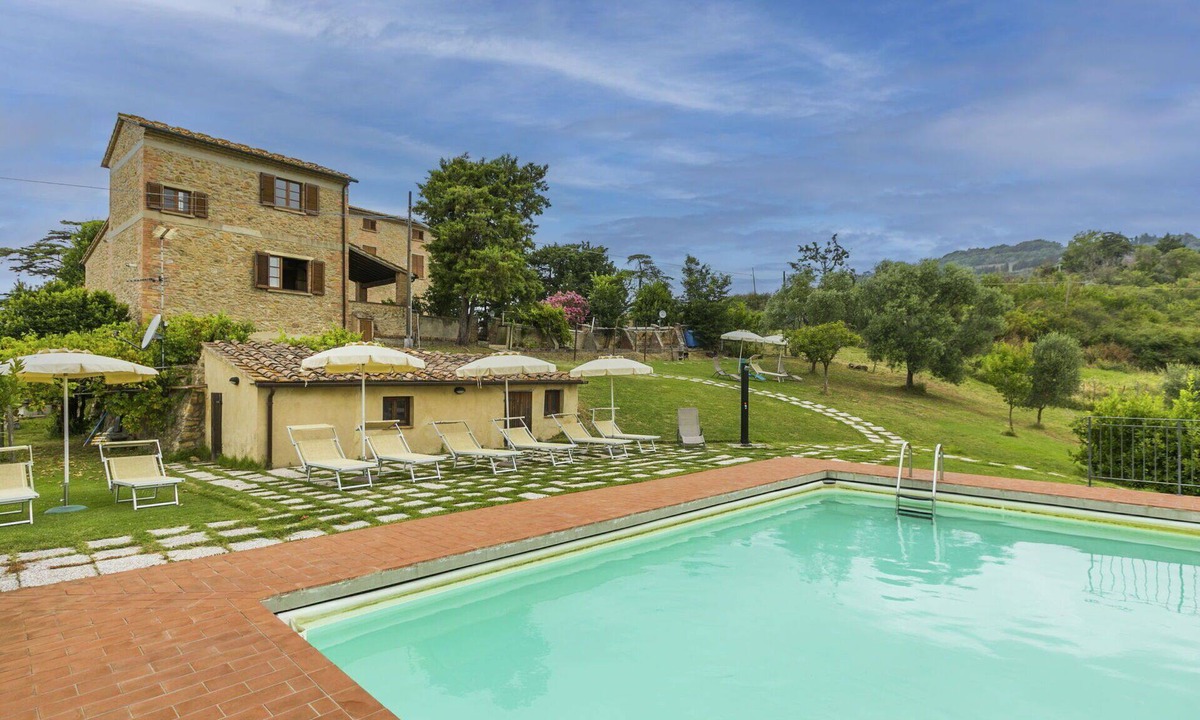 Volterra Apartment | Nice apartment for 5 people with pool, WIFI, TV, terrace and pets allowed