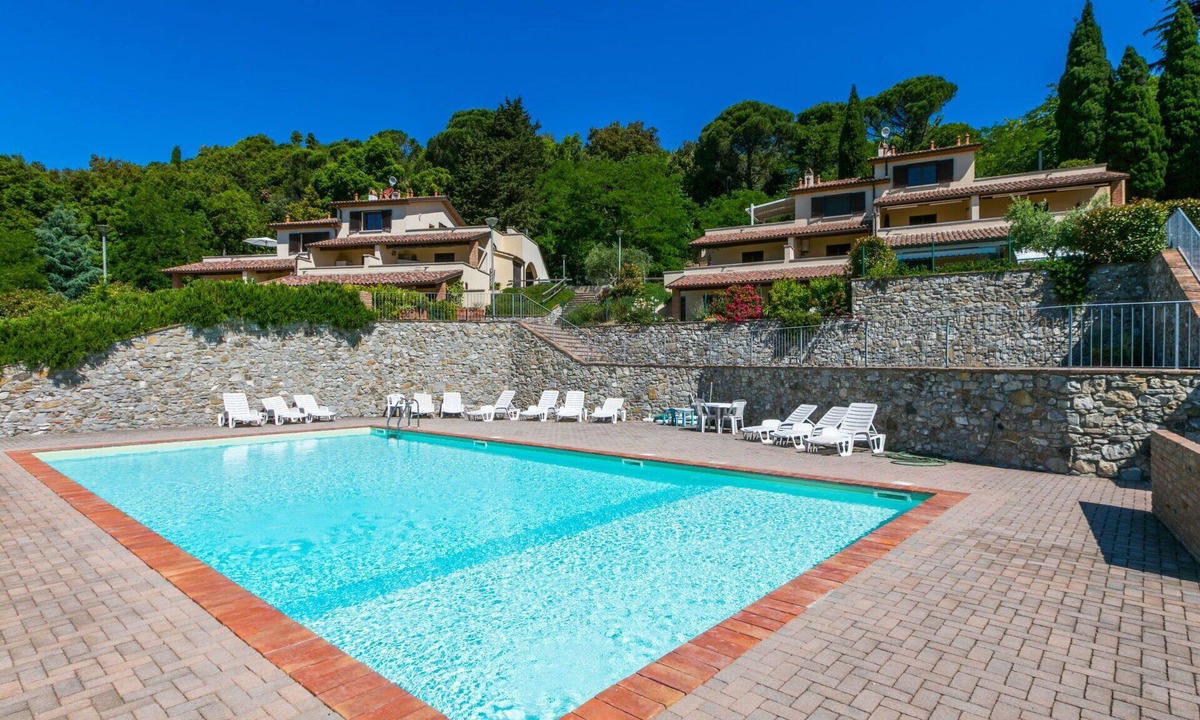 Castellina Marittima Apartment | Nice apartment for 4 people with pool, TV, terrace and pets allowed