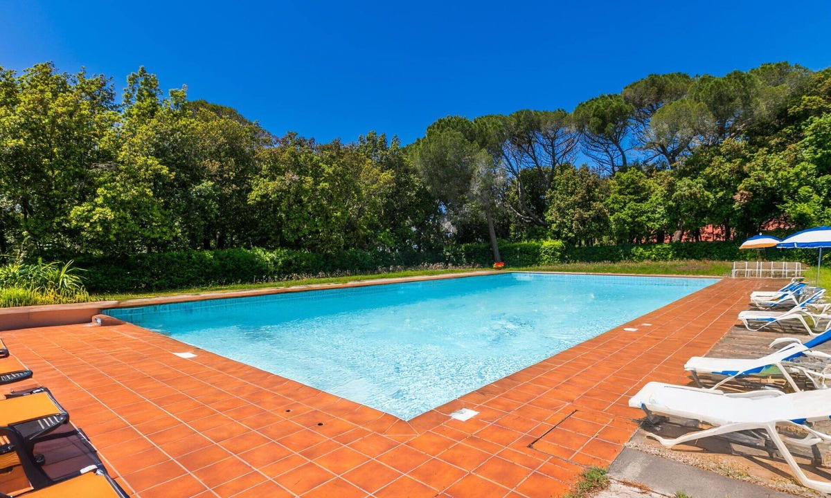 Rosignano Marittimo Apartment | Nice apartment for 7 people with WIFI, pool, TV and patio