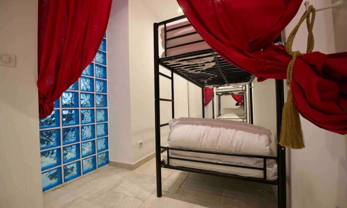 Saint-Roch Apartment | Nice Modern apartment with heated pool, terrace, garage and streetcar 2 min away