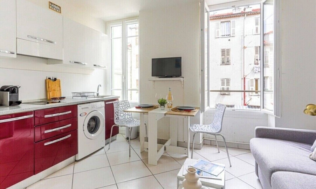 Jean-Medecin Apartment | Nice seasonal STUDIO near jean Médecin, 10 mn beaches, downtown, quiet