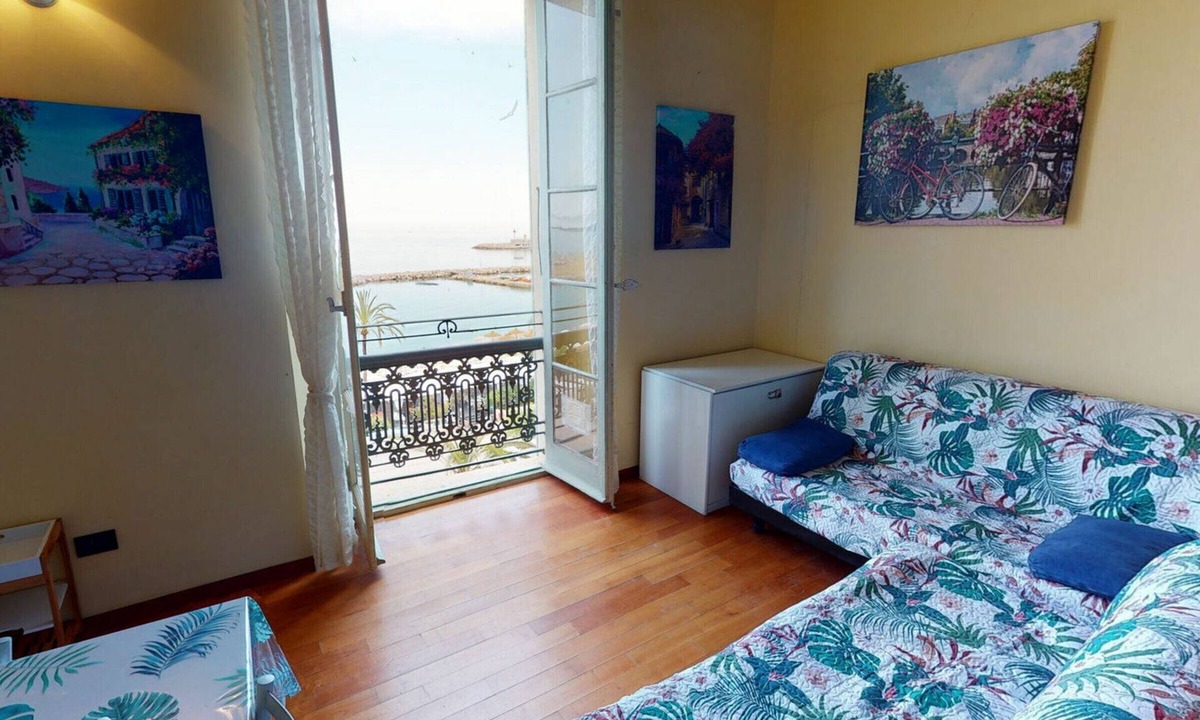 Menton Apartment | Nice studio with mezzanine, near beaches, Wifi and pets allowed