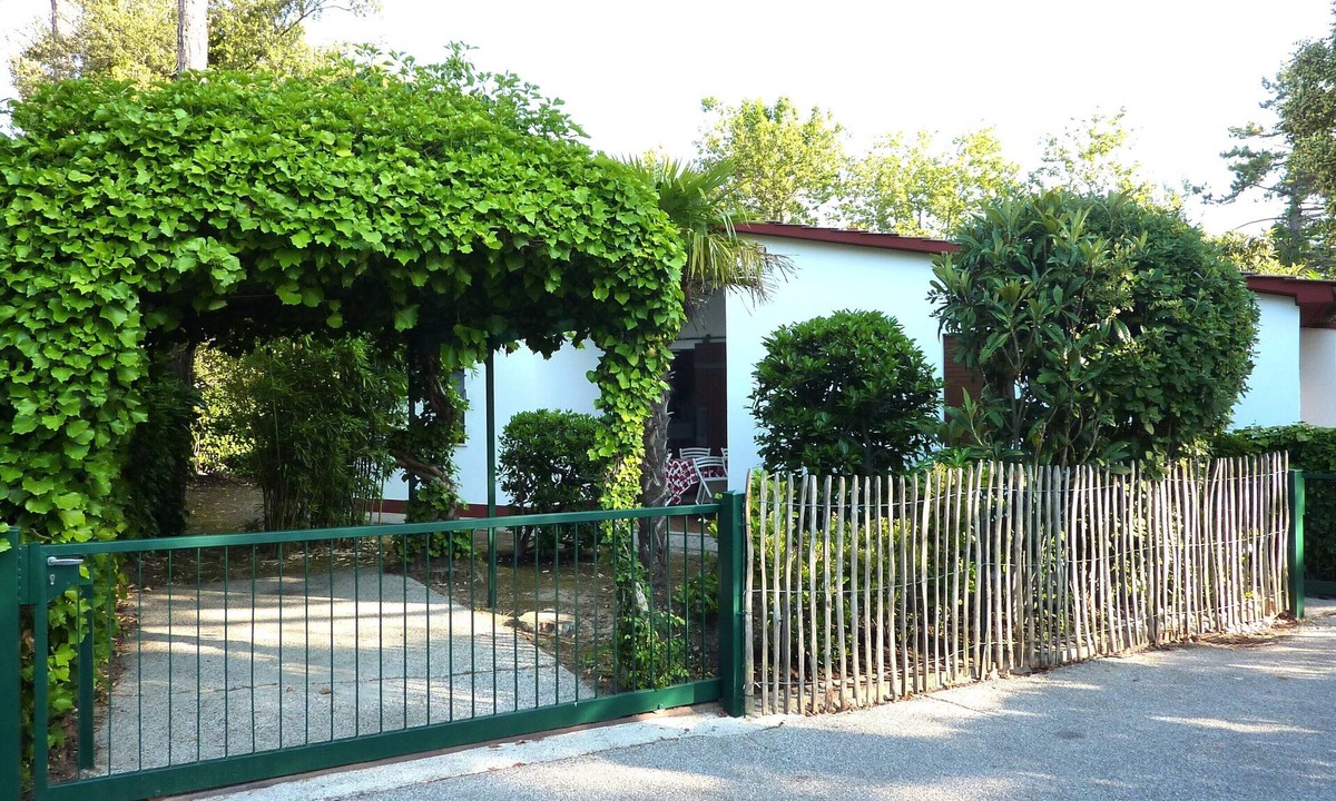 Bibione Pineda Villa | Nice villa with a fenced garden