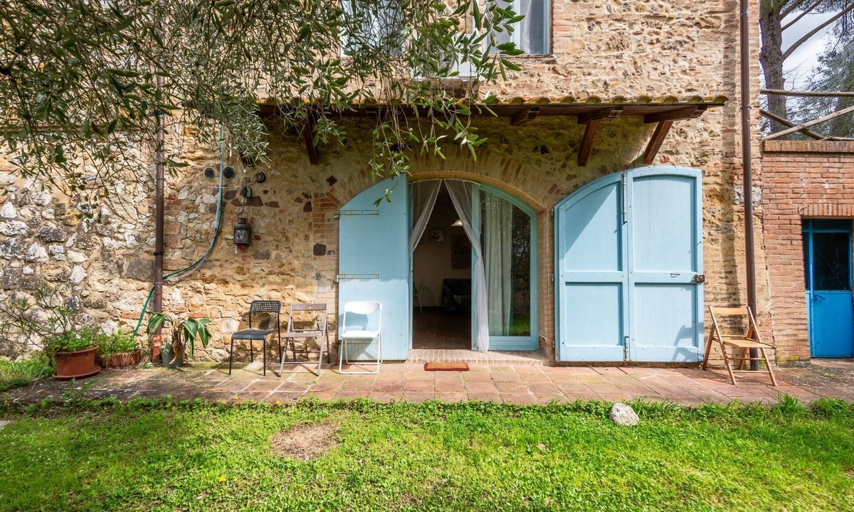 Siena Apartment | ‘Nido Blu Loft’ Apartment with Shared Pool, Private Garden, and Wi-Fi