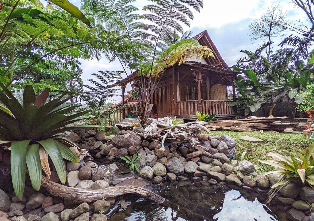 Jambu Luwuk Hotel | Omah Trasan Pangrango by ABM