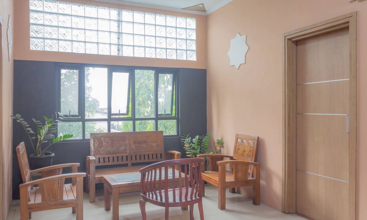 Tangerang House | OYO 789 Pelangi Guest House