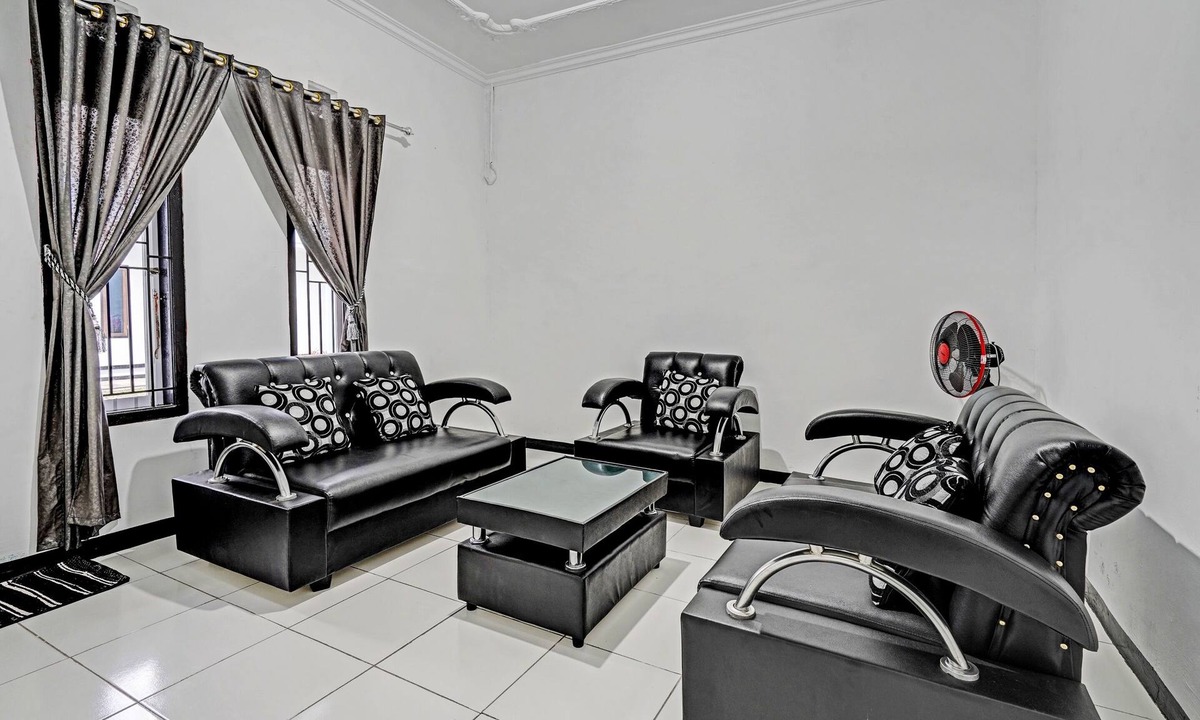 Pameungpeuk Hotel | OYO 91334 Permata Papua Guest House
