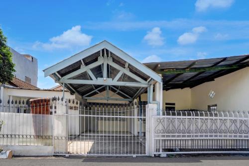 Dinoyo Hotel | OYO 95235 Griya Manisa Homestay Syariah