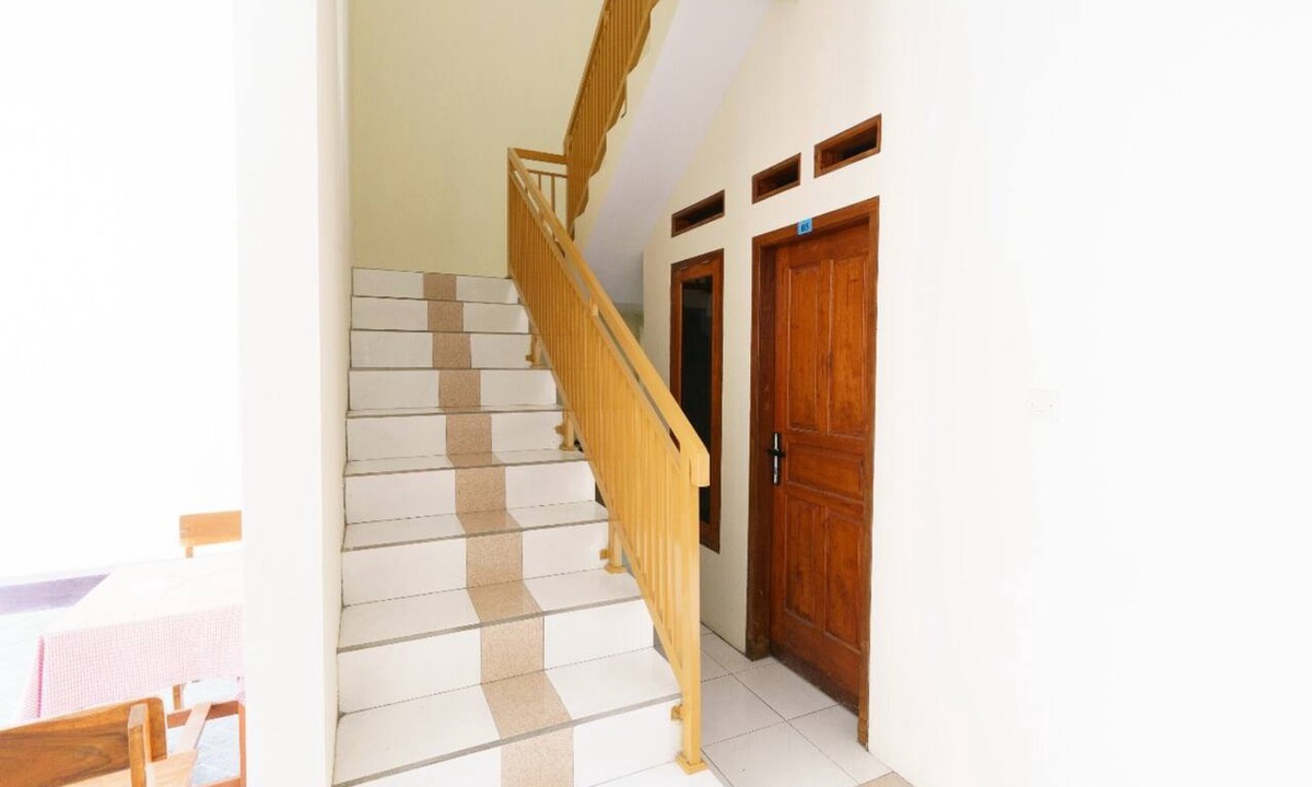 Kuningan Hotel | OYO Life 2884 Wisma Jatnika Syariah