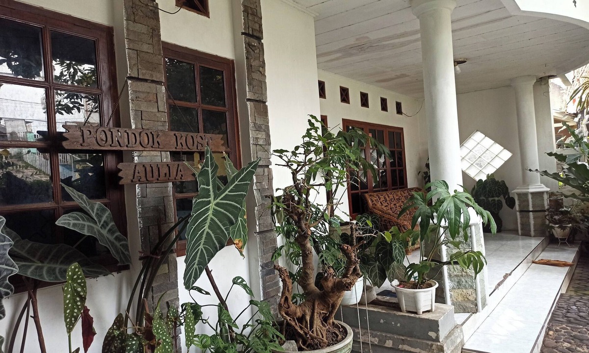 Garut Hotel | OYO Life 91339 Pondok Kost Aulia Syariah