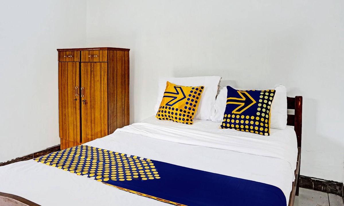 Pandaan Hotel | OYO Life 91896 Kost Bu Dewi Syariah