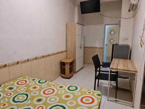 Gubeng Hotel | OYO Life 92191 Omah Dewe Syariah