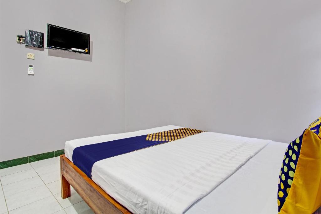 Ngaglik Hotel | OYO Life 92575 Zazi Homestay