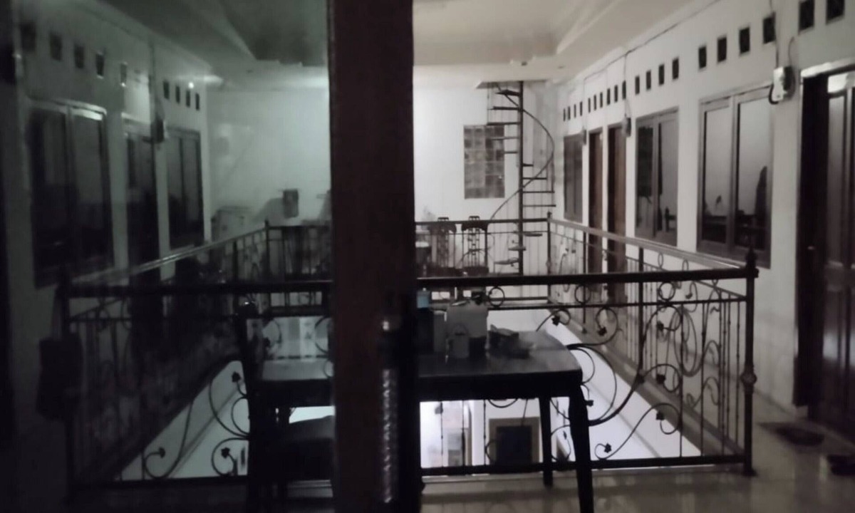Karawang Hotel | OYO Life 93160 Kost Jenny Karawang