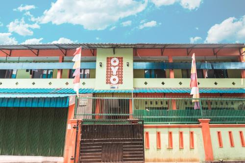 Rawalumbu Hotel | OYO Living 1756 Amira Guest House