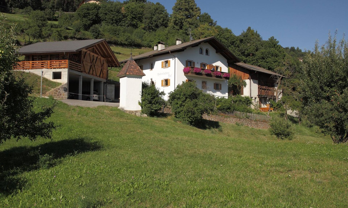Lajen House | Paderlafoderhof Apartment 2, Zentrale Lage mit Garage