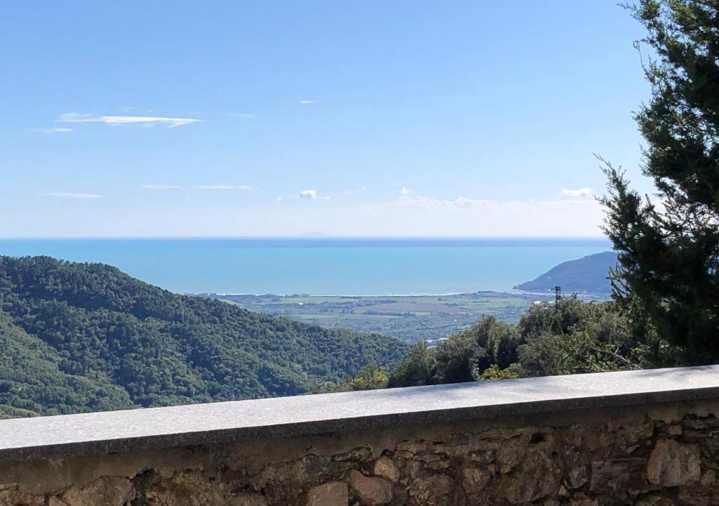 Fosdinovo Apartment | Papiriana la casa del borgo breathtaking sea wiew