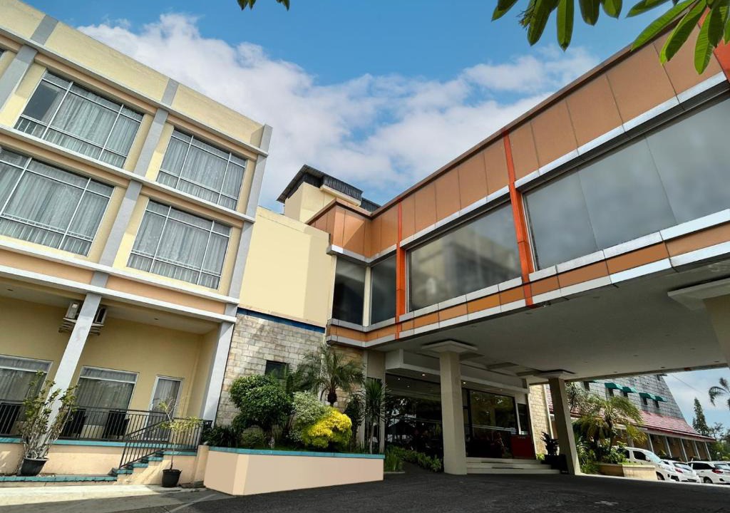 Pekalongan Hotel | Parkside Mandarin Hotel Pekalongan
