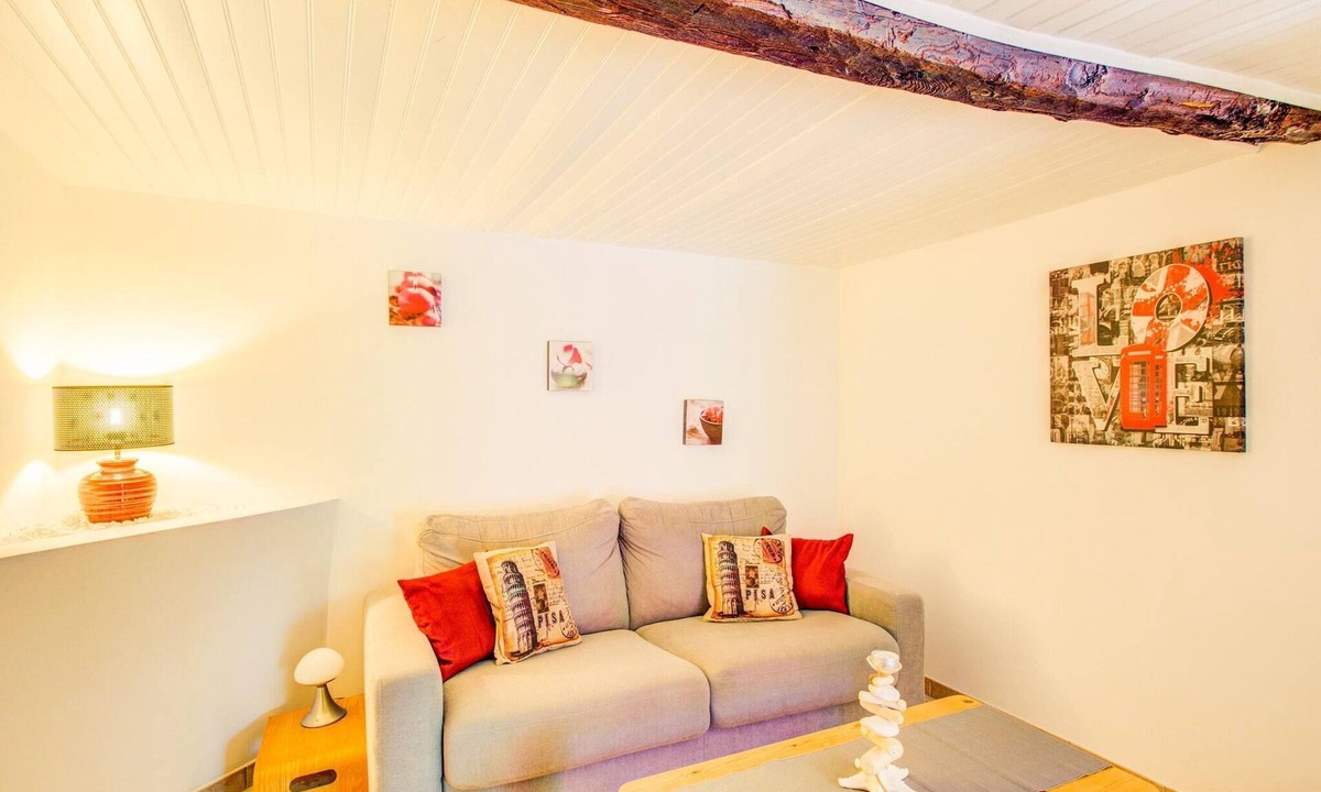 Berre-des-Alpes House | Peaceful Garden Retreat, Berre