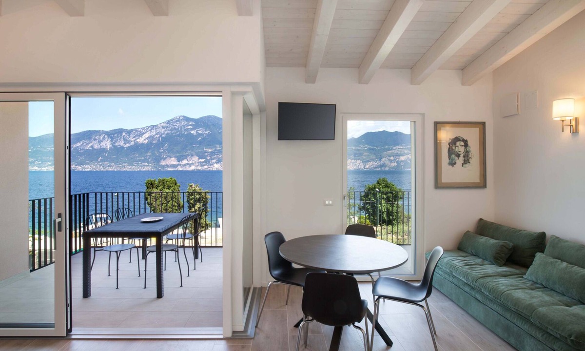 Brenzone sul Garda Apartment | Pèler Apartment: Modern Elegance, Stunning Views and Comfort in Brenzone